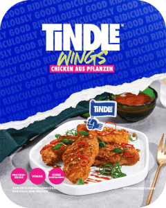 Pflanzliche Chicken Wings von Tindle, serviert mit einer Dip-Sauce.